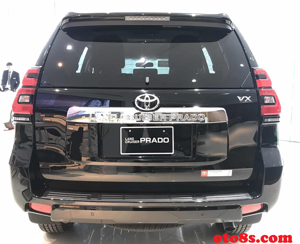 đuôi xe land cruiser 2021