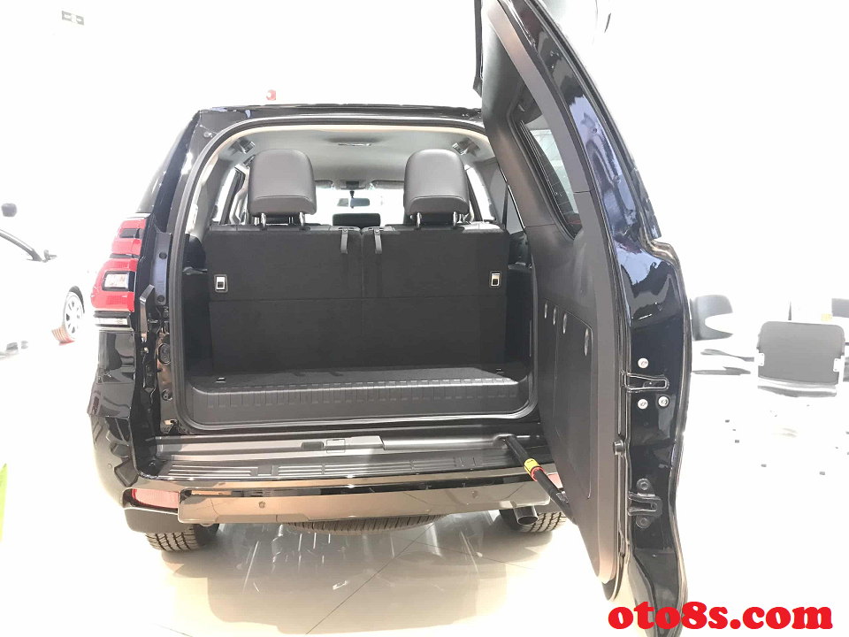 cốp land cruiser 2021