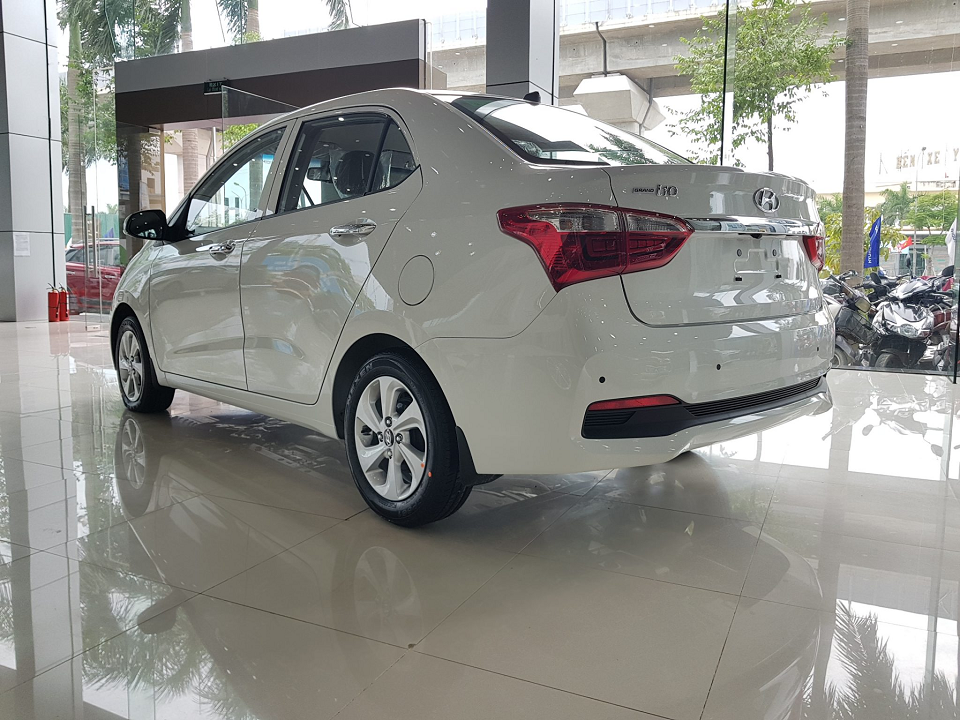 đuôi i10 sedan 2021