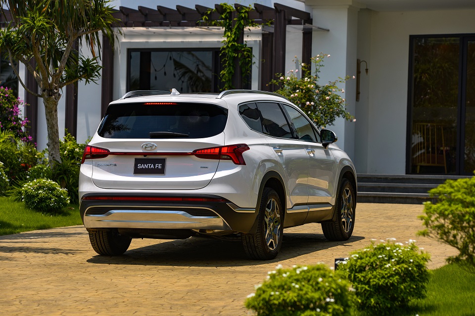 đuôi xe Santafe 2021