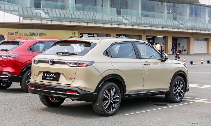 HR-V màu vàng be
