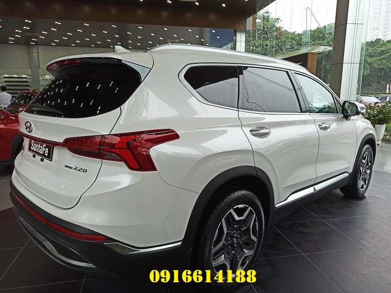 Đuôi xe Santafe 2023