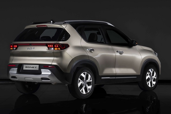 Kia Sonet 2022 màu bạc