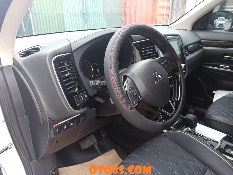 TIỆN NGHI XE OUTLANDER 2023 PREMIUM 