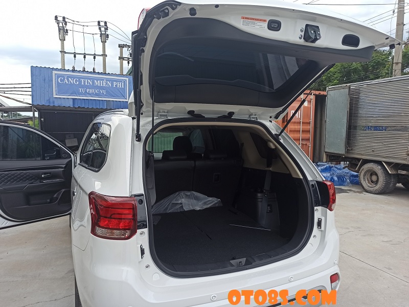 CỐP XE OUTLANDER 2023 PREMIUM