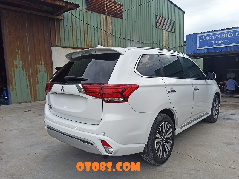 ĐUÔI XE OUTLANDER 2023 PREMIUM