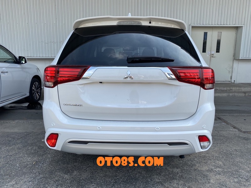 Đuôi xe OUTLANDER 2023 CVT