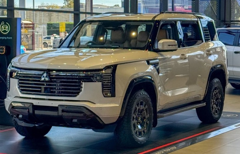 xe Pajero Sport