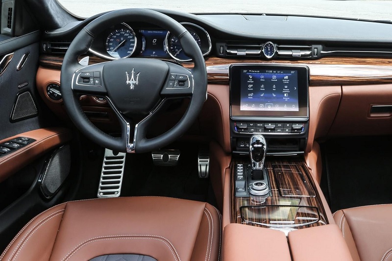 xe Maserati Quattroporte
