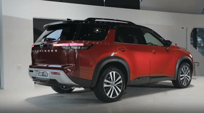 Đuôi xe Nissan Pathfinder 2023