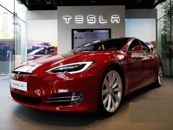 https://oto8s.com/uploads/files/Tesla/Tesla%20S.jpg