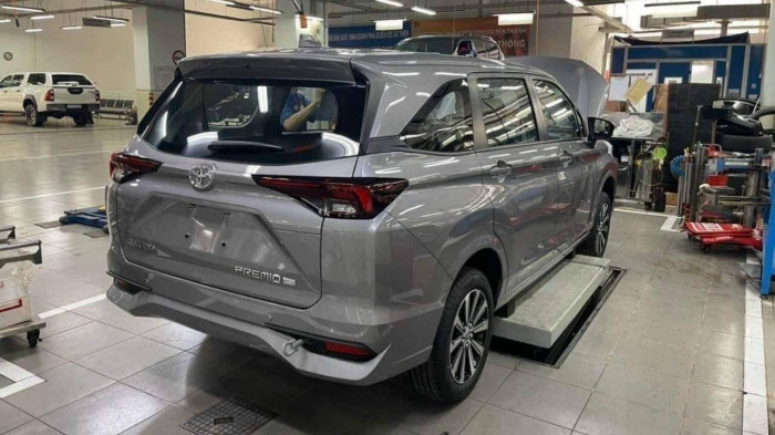 đuôi xe Avanza 2022