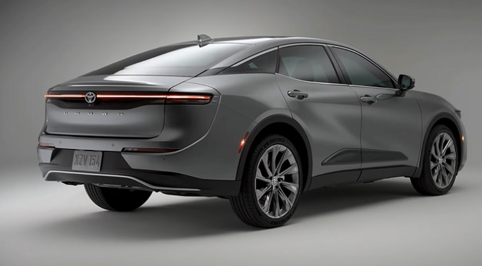 xe Toyota Crown 2023