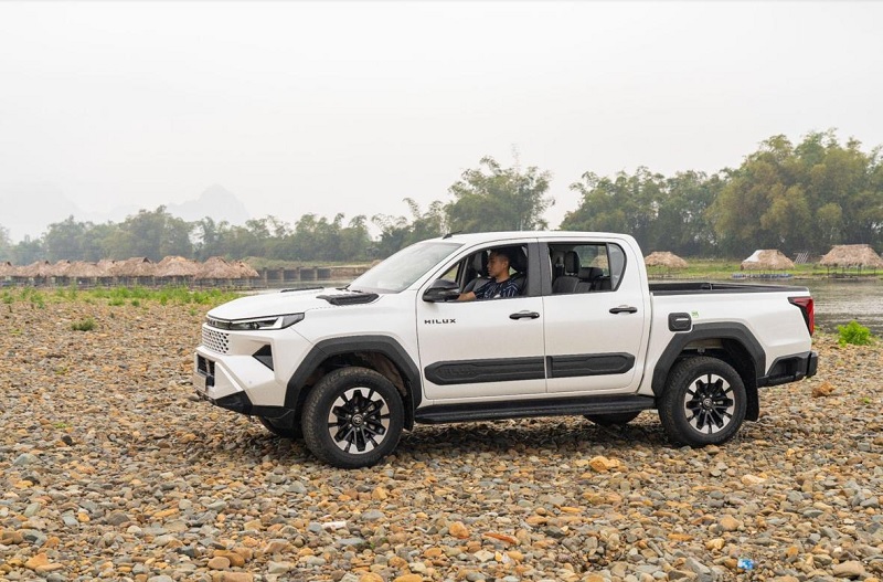 xe Hilux