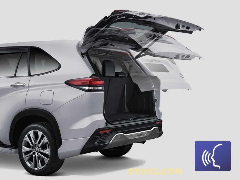 cốp xe Innova 2023