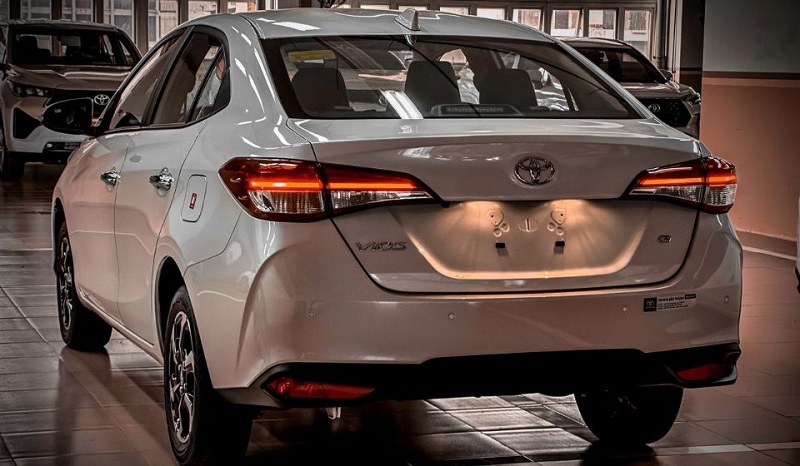 đuôi xe Vios
