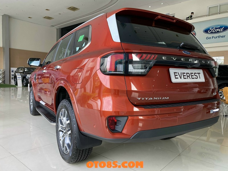 đuôi xe everest 2023