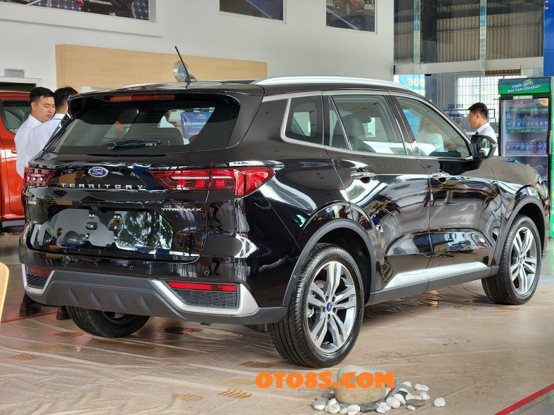 Đuôi xe TERRITORY 2023 TITANIUM X