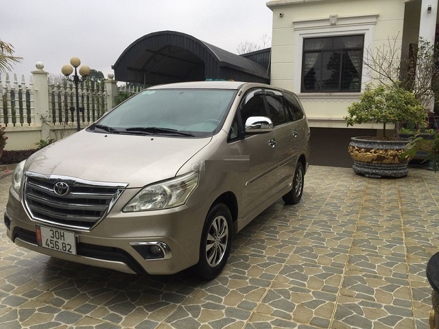 bán chiếc TOYOTA INNOVA 2.0E 2016