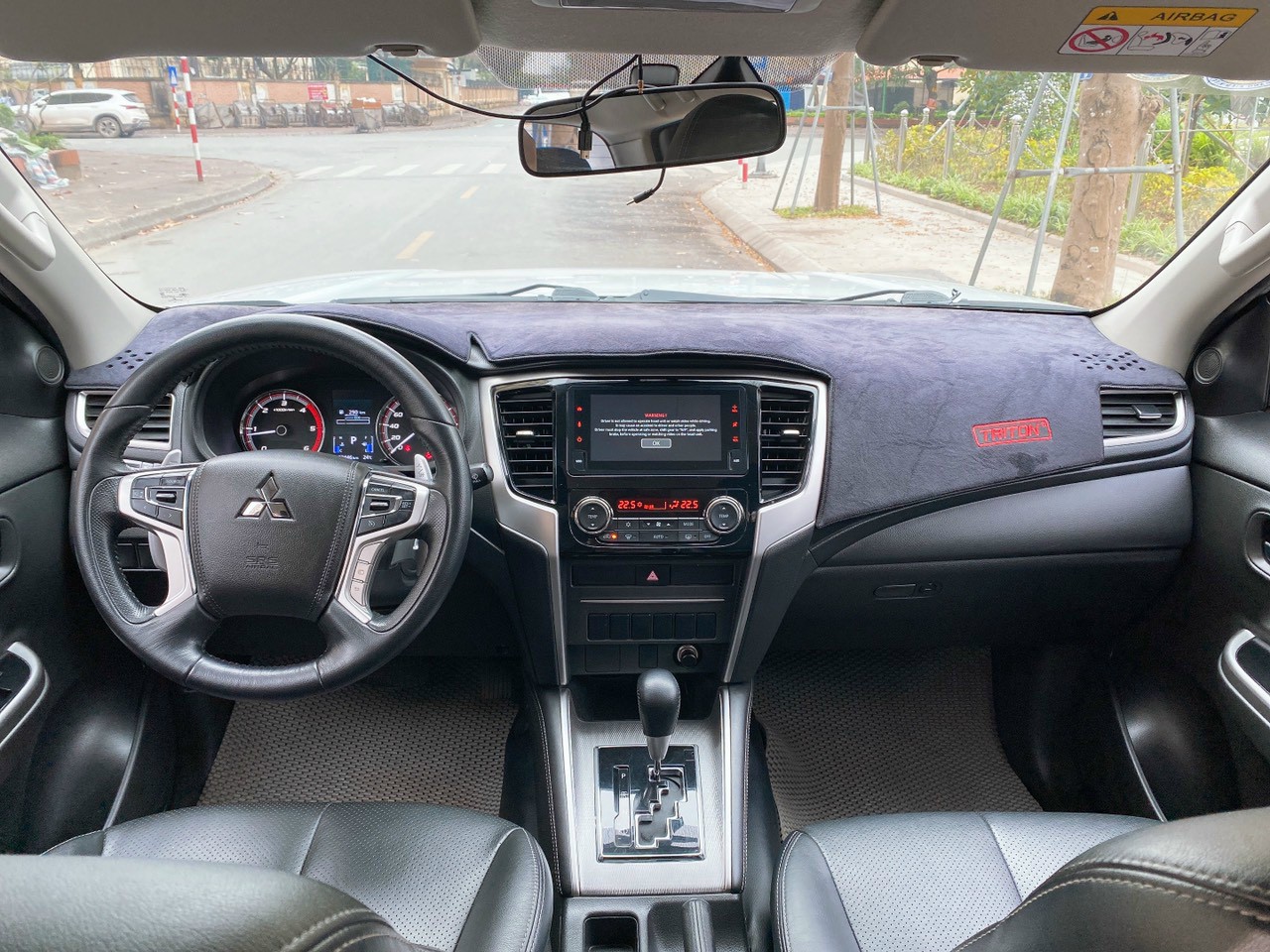 Bán xe mitsubishi Triton 2.4 premium 2019