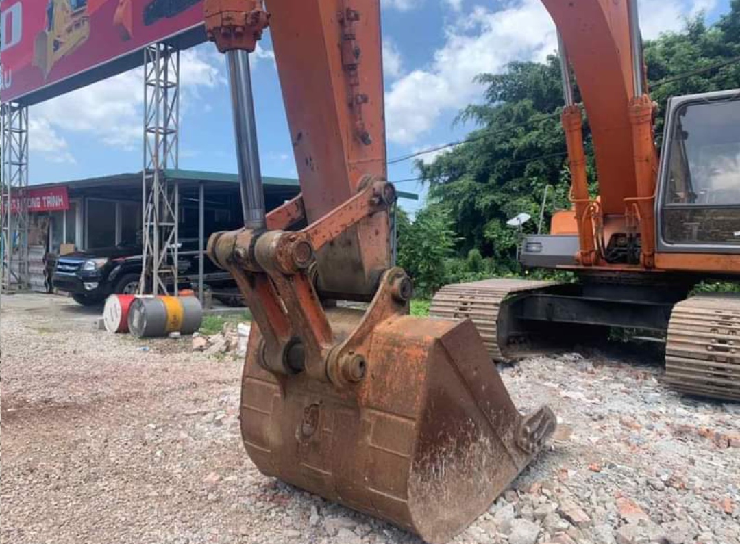 Máy đào cũ Hitachi EX220LC