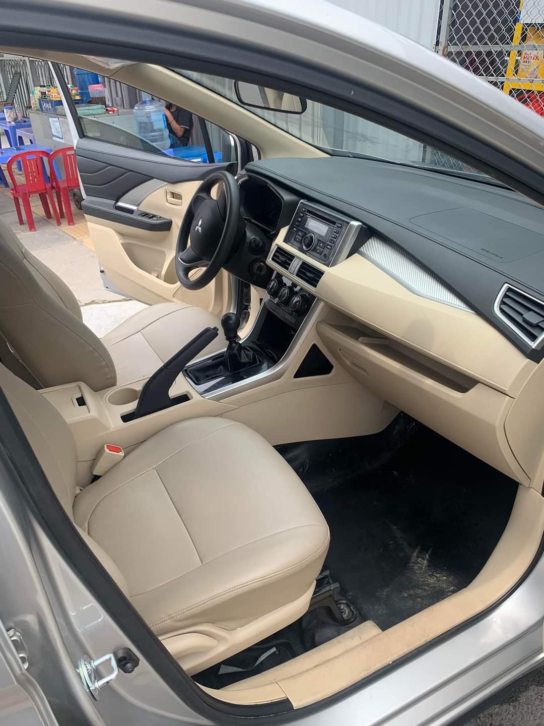 Mitsubishi Xpander 2020 biển Hà Nội màu bạc