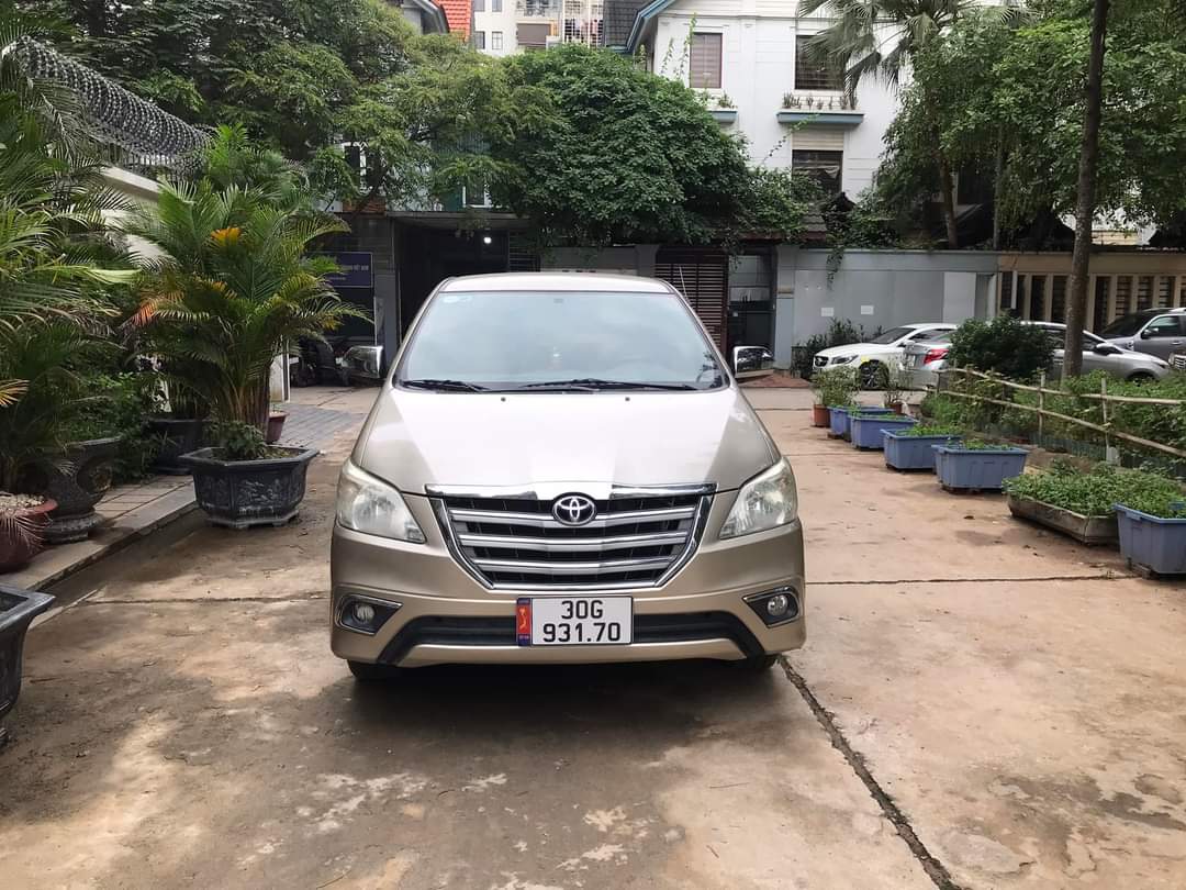 Toyota Innova số sàn đời 2015