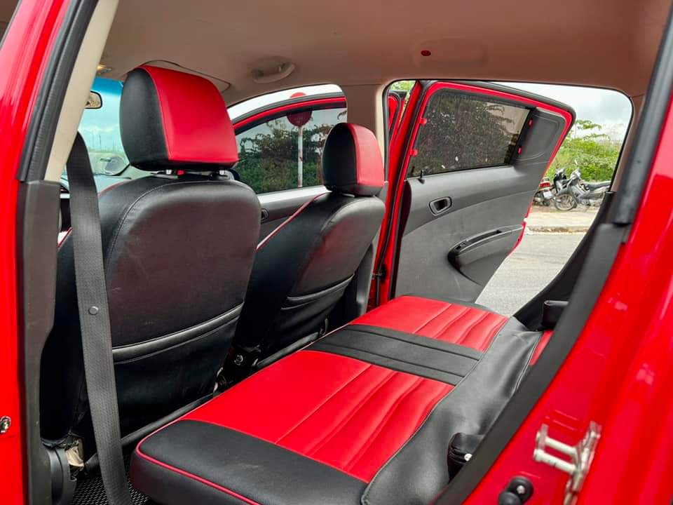 Chevrolet Spark Van 2018 màu đỏ