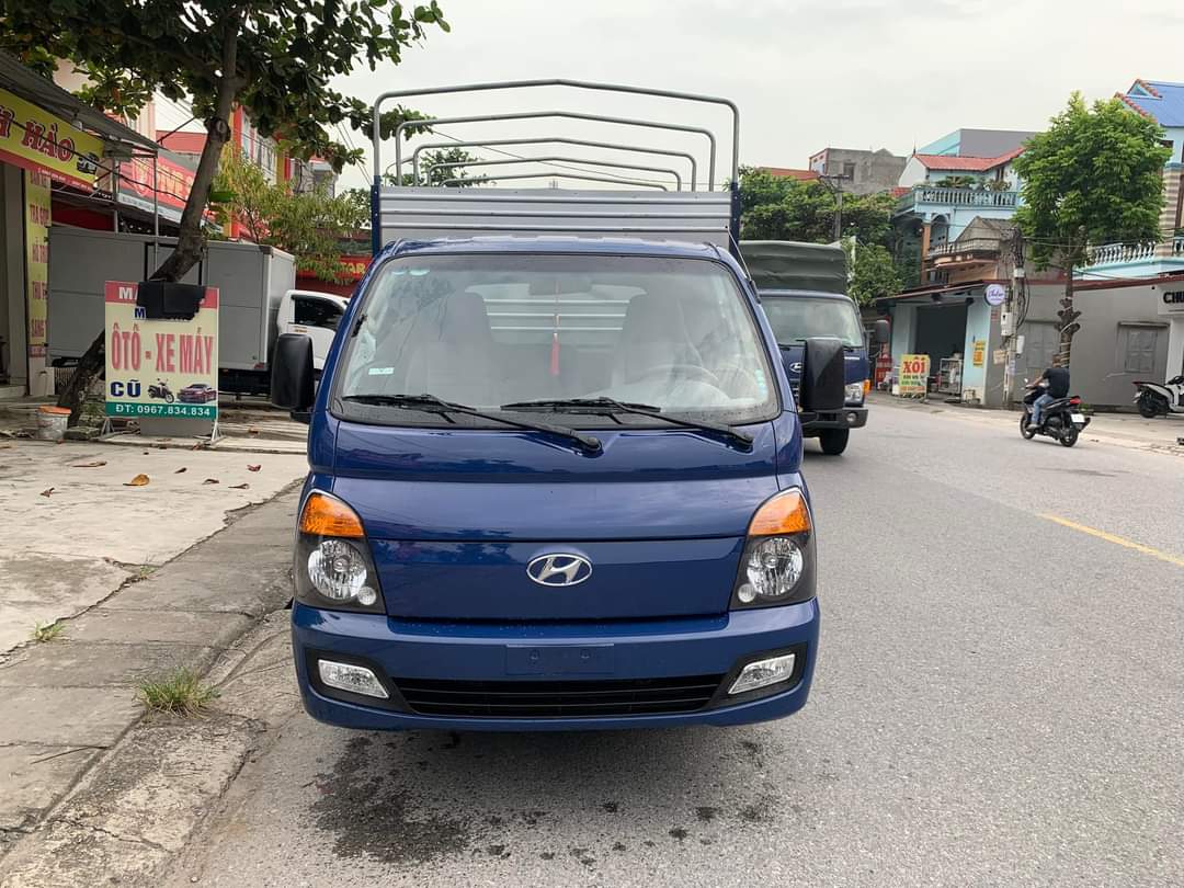 Xe tải Hyundai H150 2021 thùng bạt