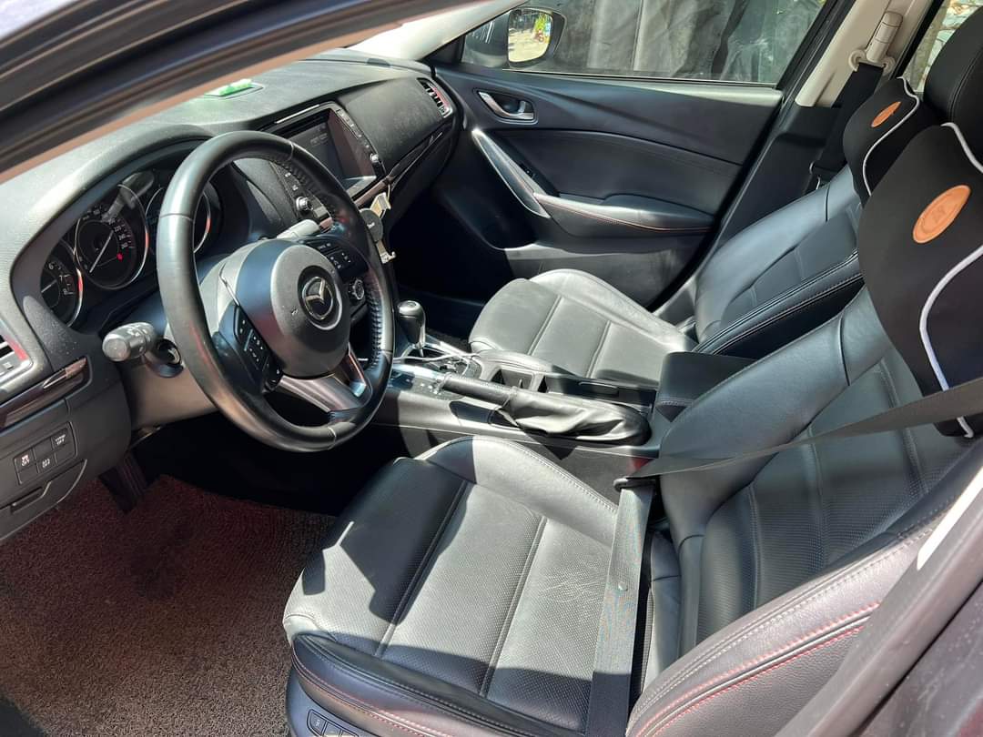 Cần bán gấp xe Mazda 6 2015 bản 2.0